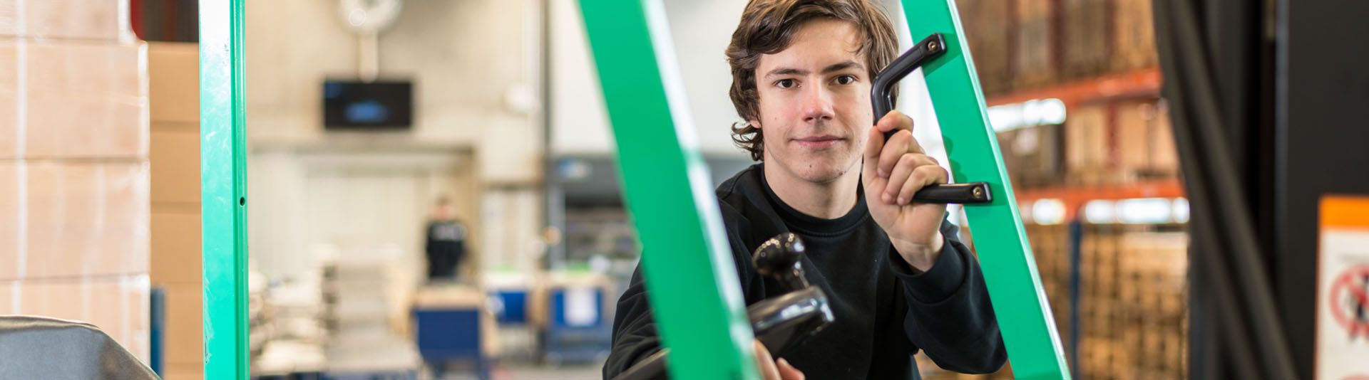 Lernender Logistiker von Brüggli Industrie