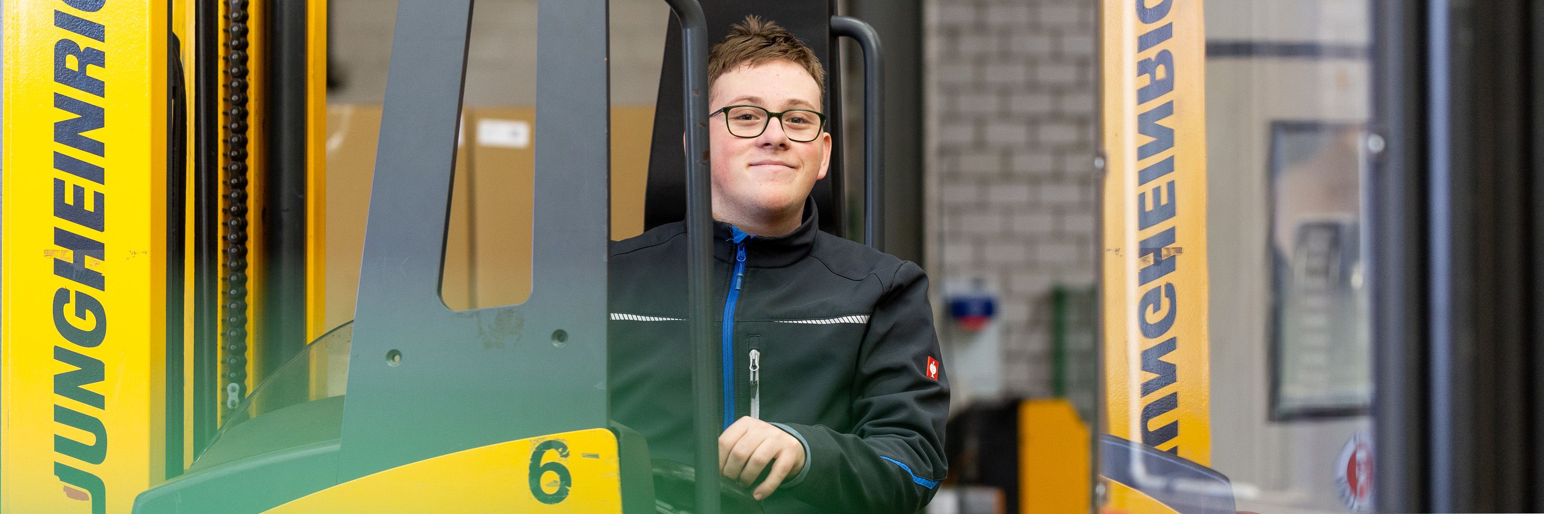 Auszubildender Logistiker von Brüggli Industrie