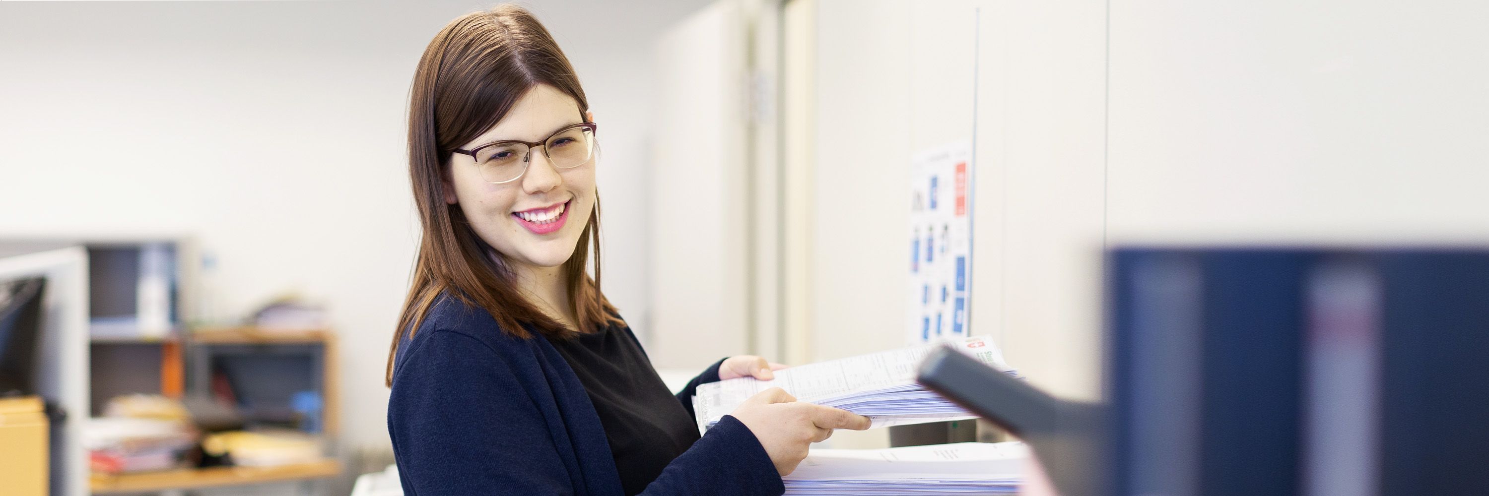 Mitarbeitende mit Rente im Büro