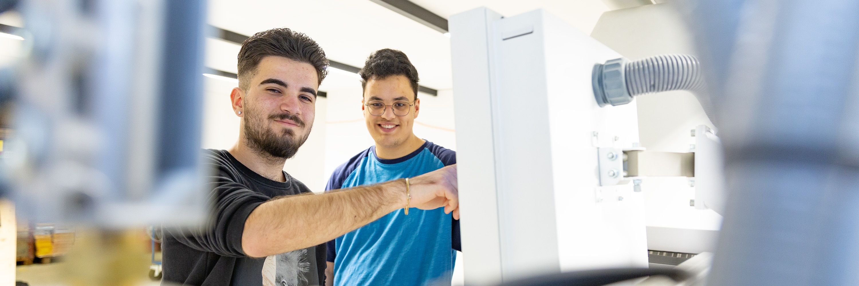 Lernende von Brüggli Industrie bei der Arbeit